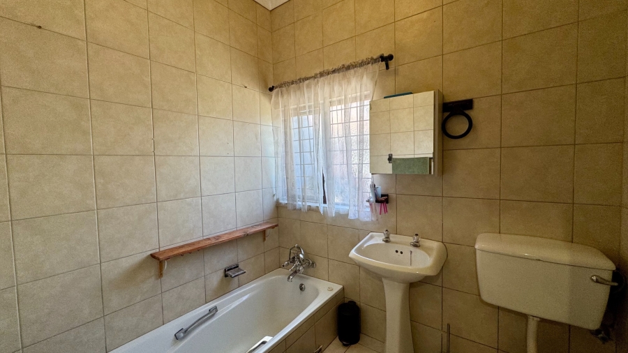 4 Bedroom Property for Sale in Lochnerhof Western Cape